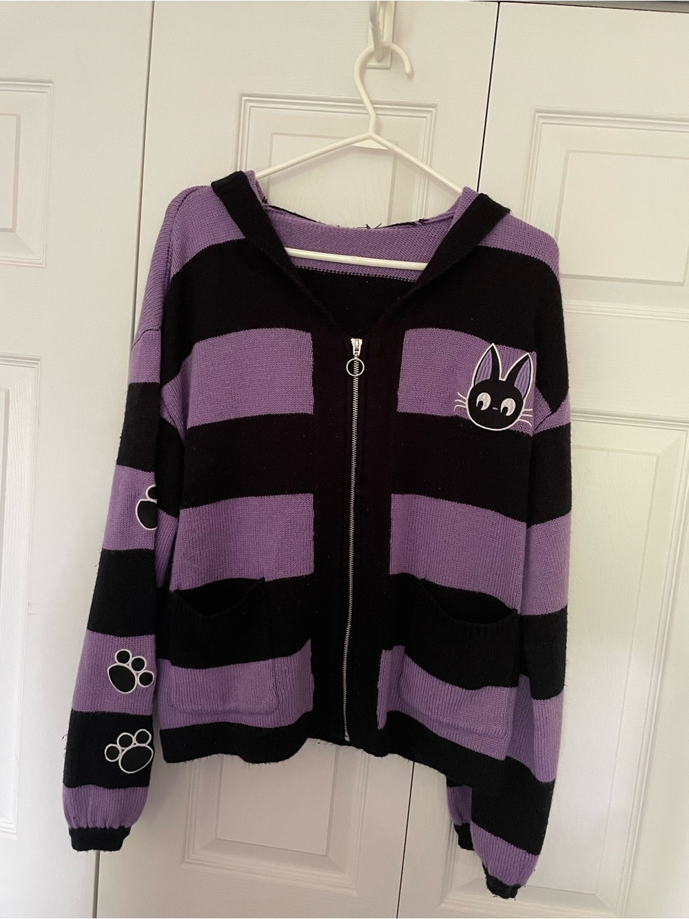 Hot Topic Kiki's Delivery Service Jiji zip-up sweater with hood